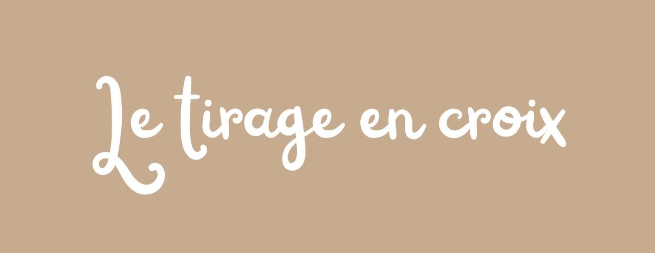 Texte sur fond couleur crèmeavec écrit "Le Tirage en croix"